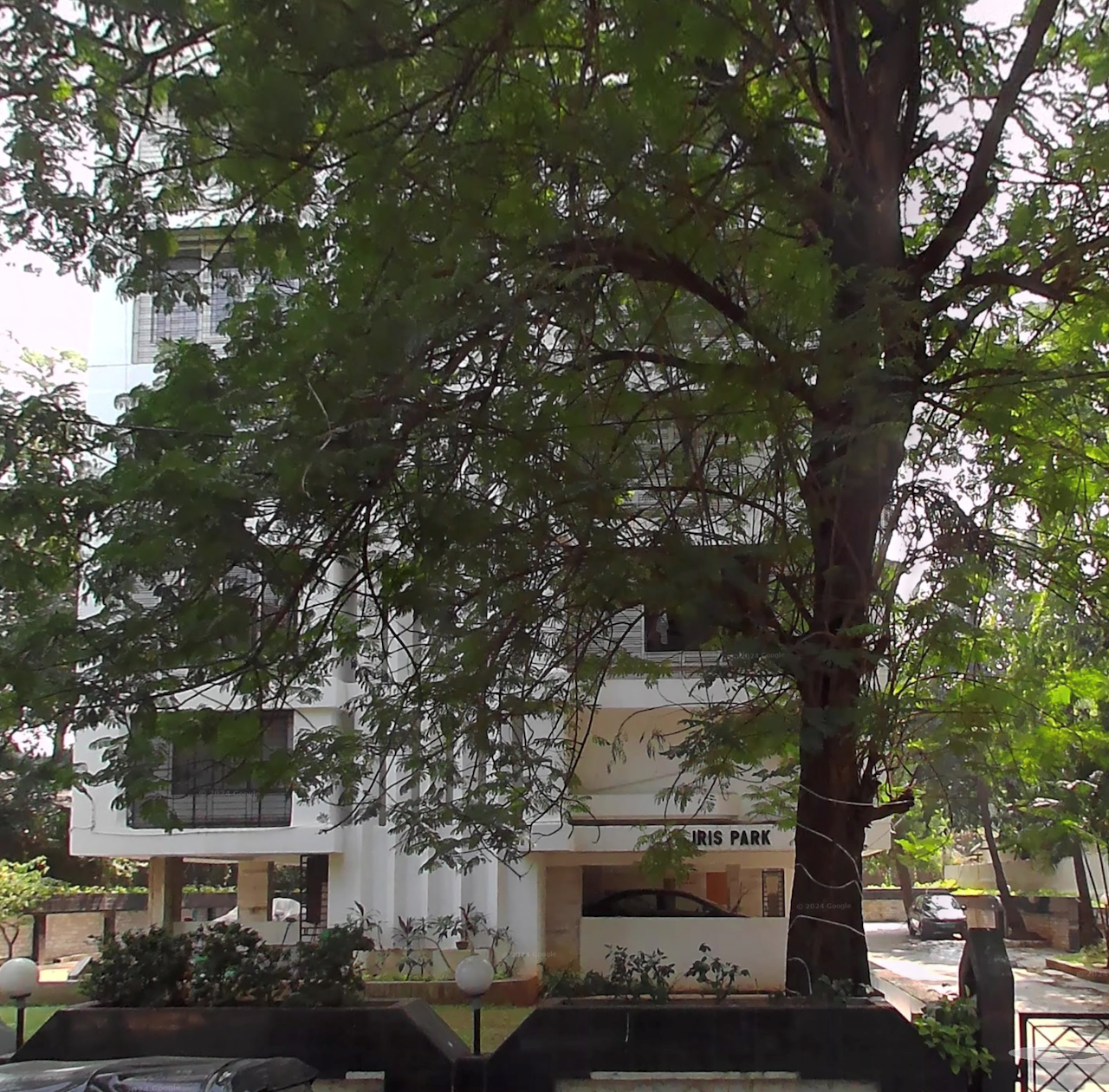 4 BHK Flats for Sale in Iris Park, Juhu