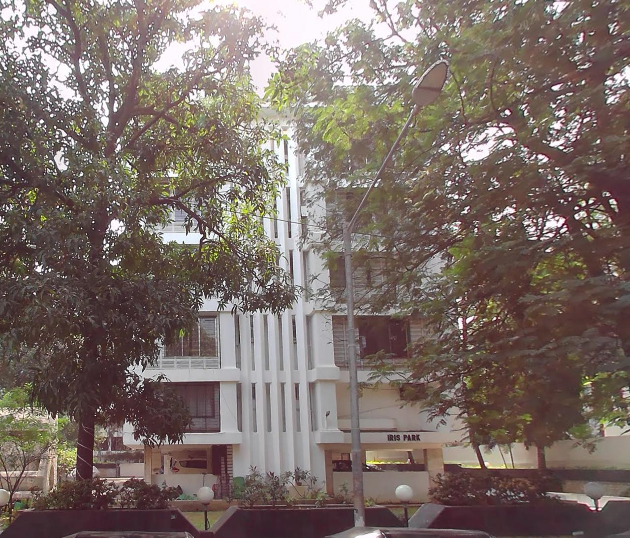 4 BHK Flats for Sale in Iris Park, Juhu