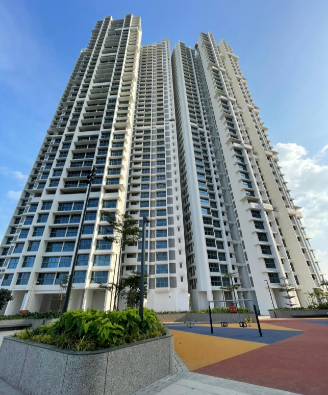 5 BHK Semi Furnished in Lodha White City , Kandivali East
