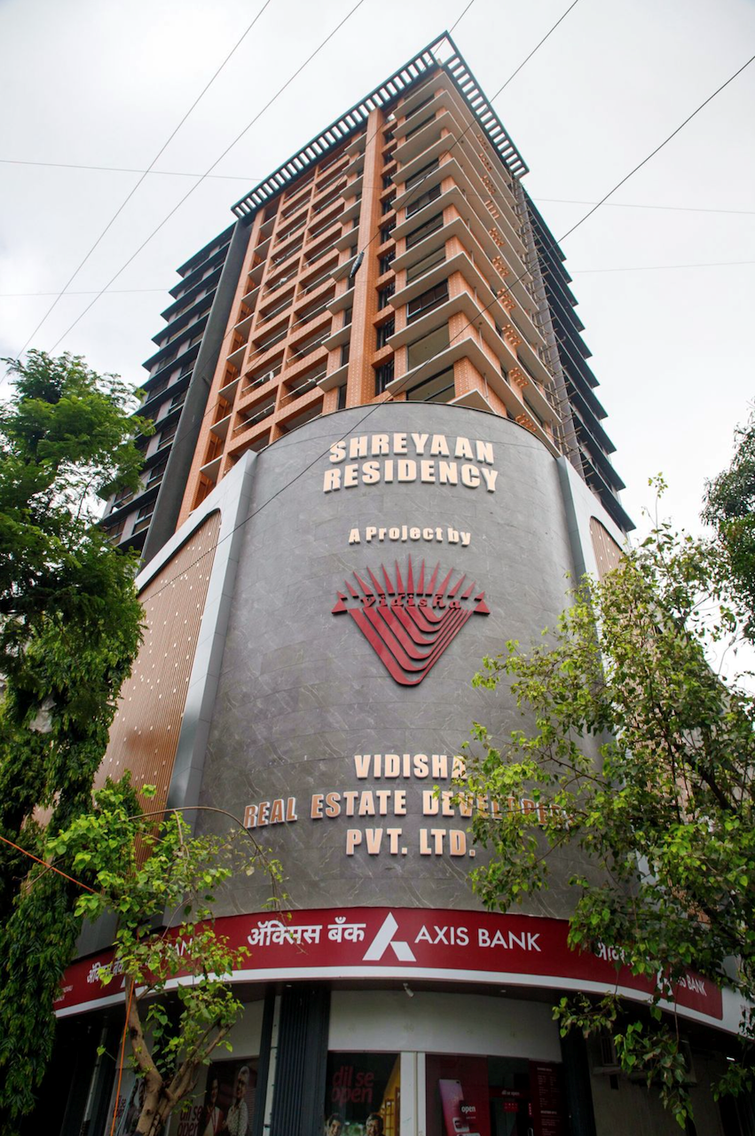 2 BHK Semi Furnished in Shreyaan Residency , Kandivali West