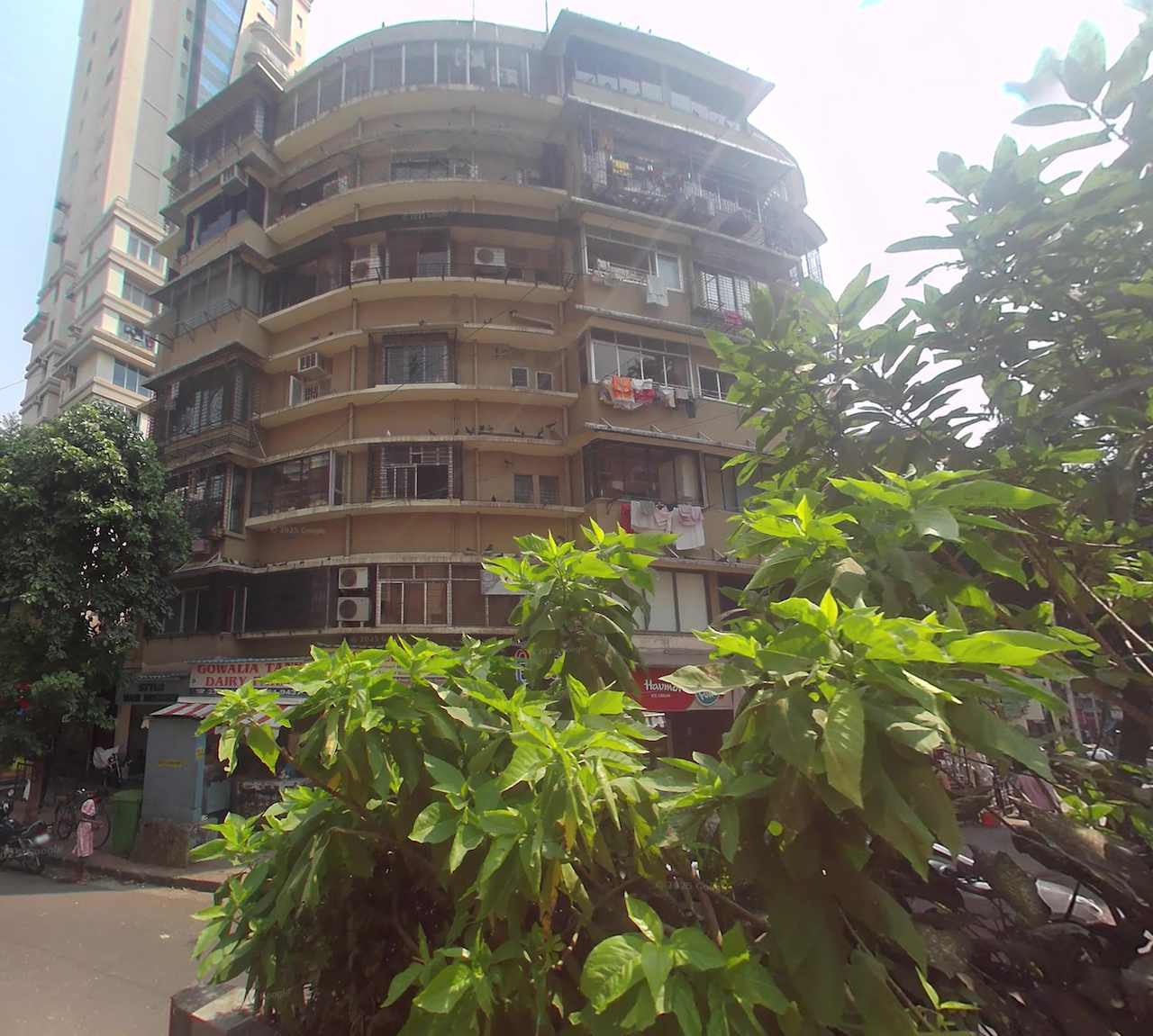 2 BHK Flats for Sale in Sailesh Building, Kemps Corner