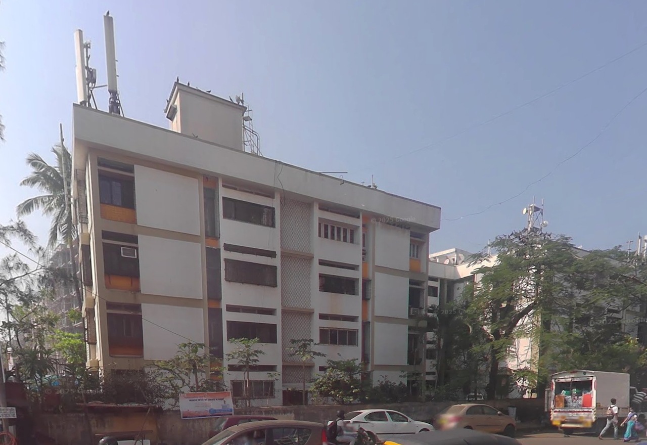 2 BHK Ramanika Building for Rent in Santacruz West