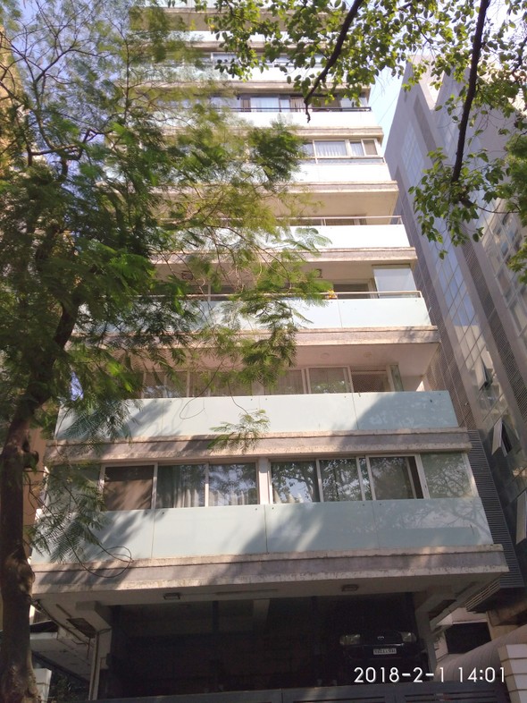 Lalani Fairmont, Khar West