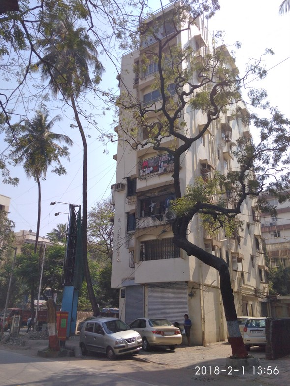 Link Apartment, Gamdevi