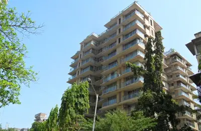 4 BHK Flats on Rent in Madhur Milan, Khar West