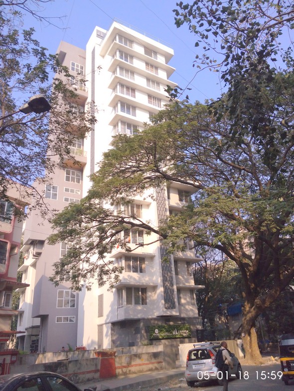 4 BHK Semi Furnished in Natraj , Khar West