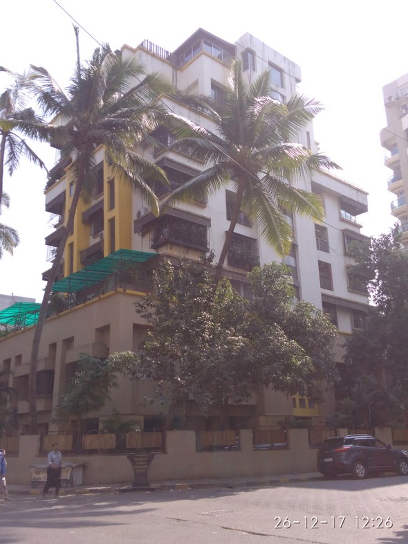 2 BHK Semi Furnished in Nirvana , Bandra West