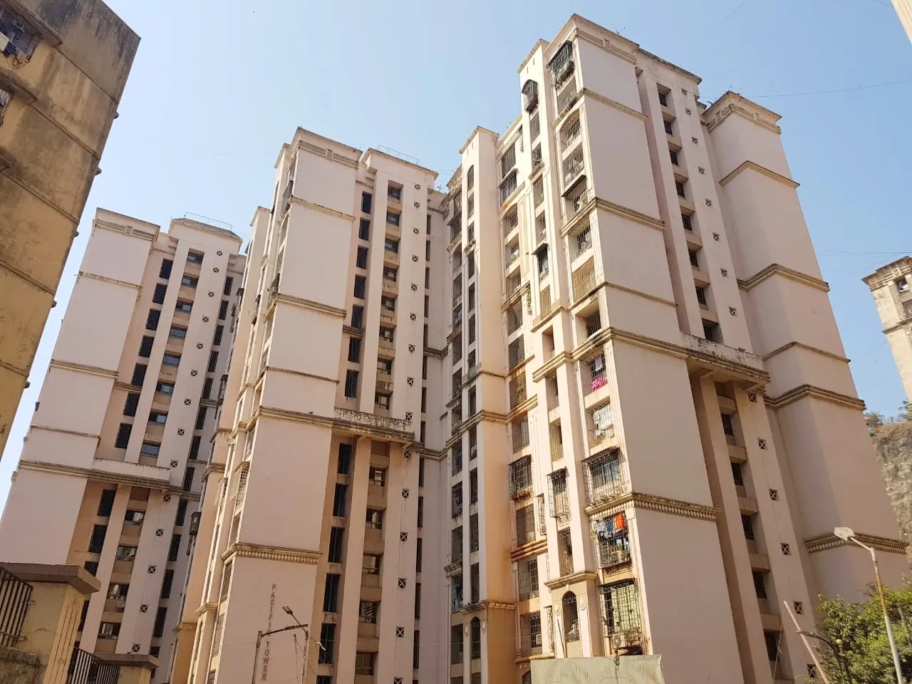 1 BHK Flats for Sale in Pacific Towers, Andheri West