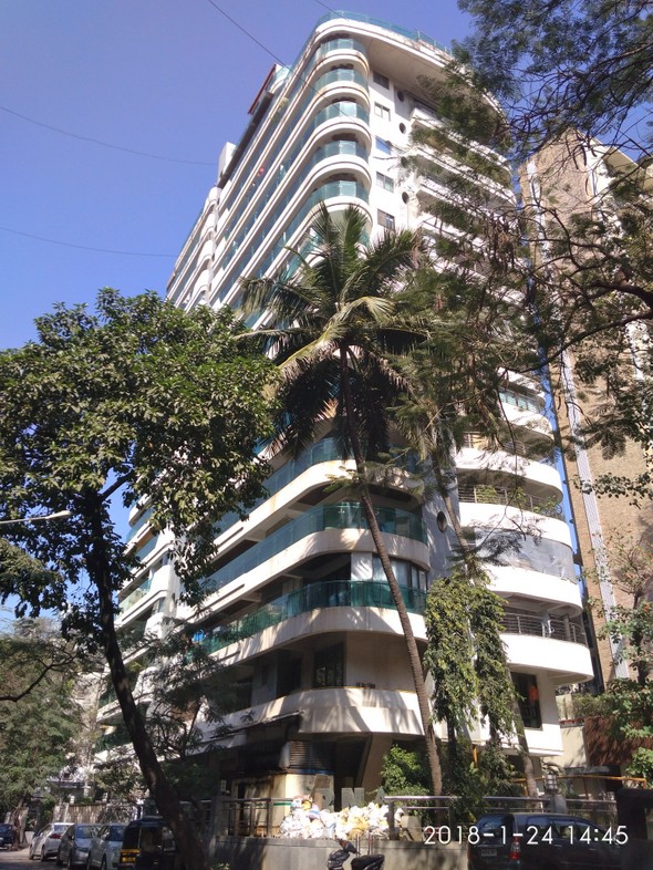 Rna Auroville, Santacruz West