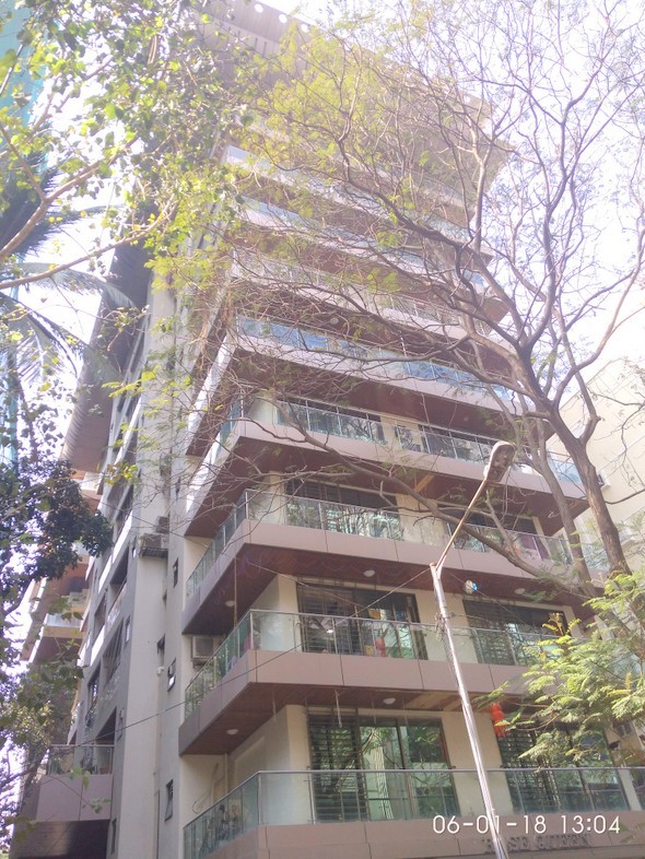 Rose Queen, Khar West