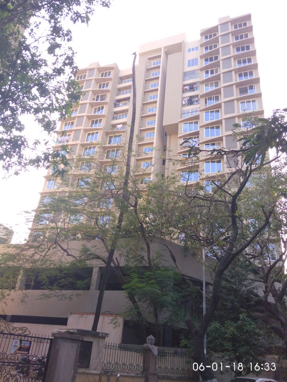 4 BHK Semi Furnished in Supreme Badrinath , Khar West