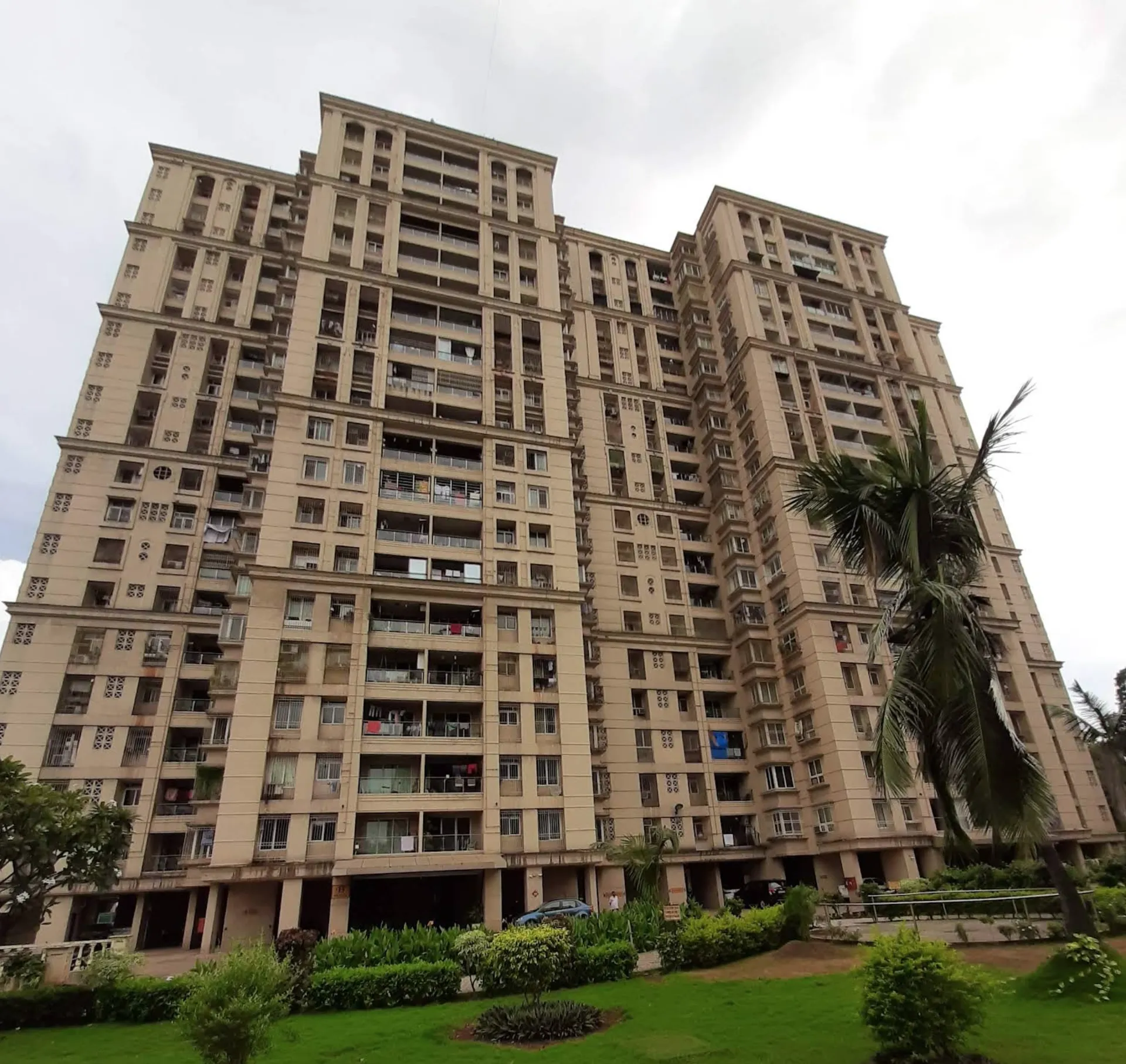 Pride Presidency Luxuria, Thane West