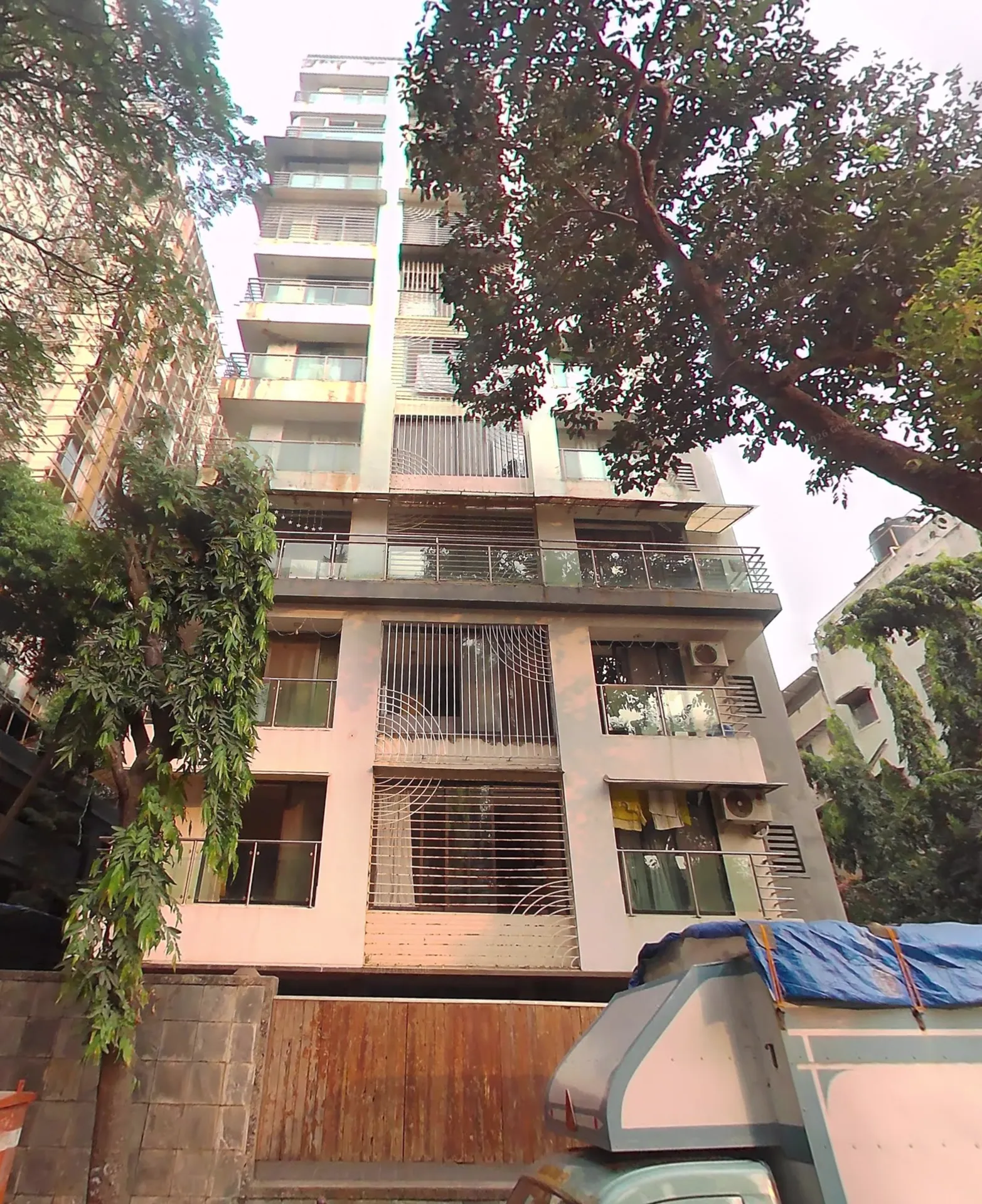 Kalash, Santacruz West