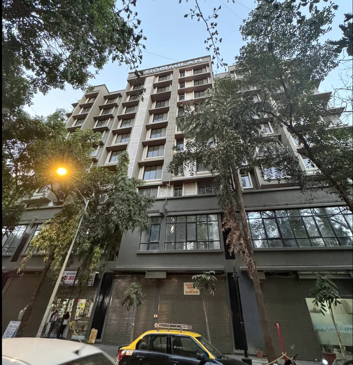 Axiom Milan, Kandivali West