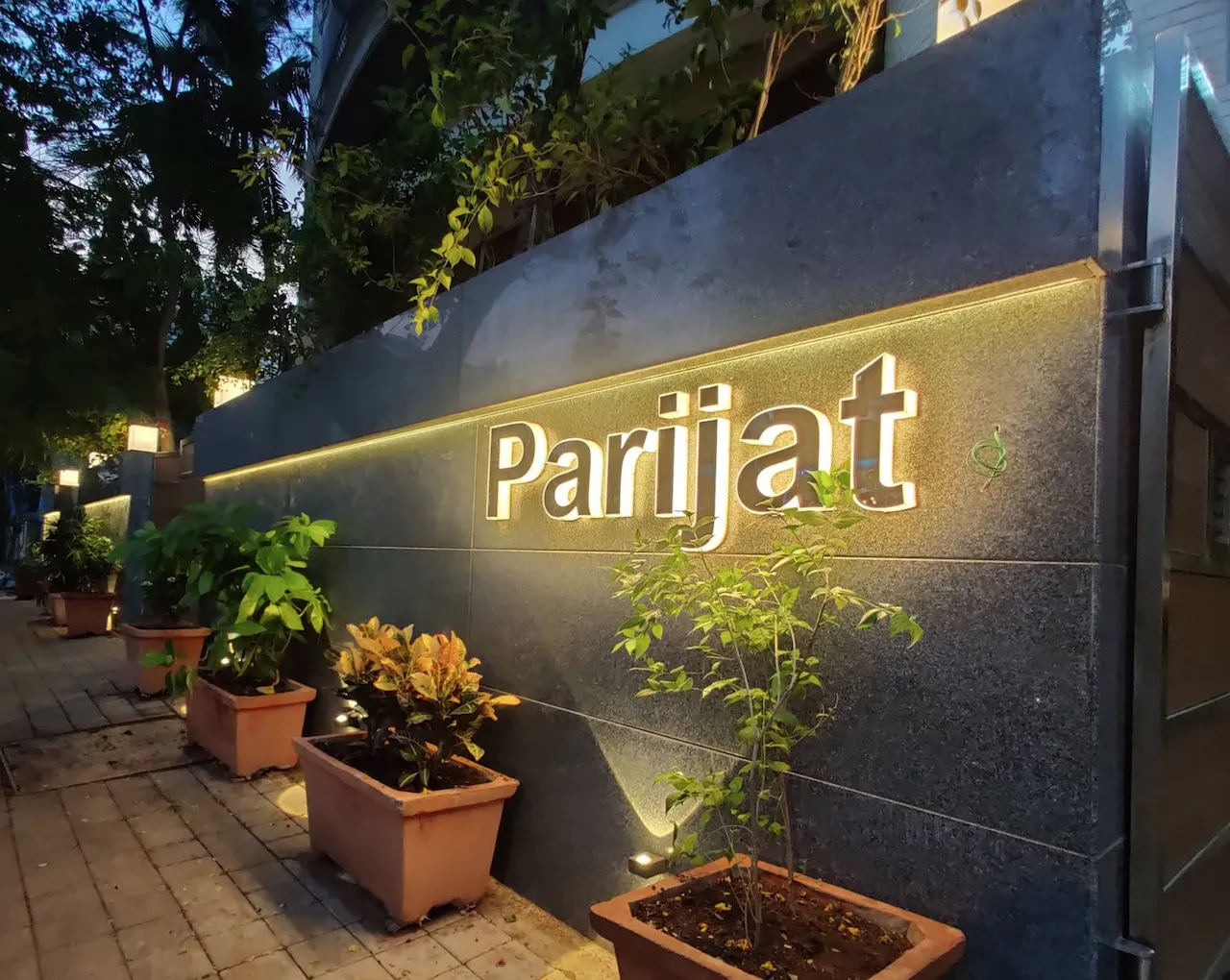 3 BHK Parijat Apartments, Juhu — for Sale