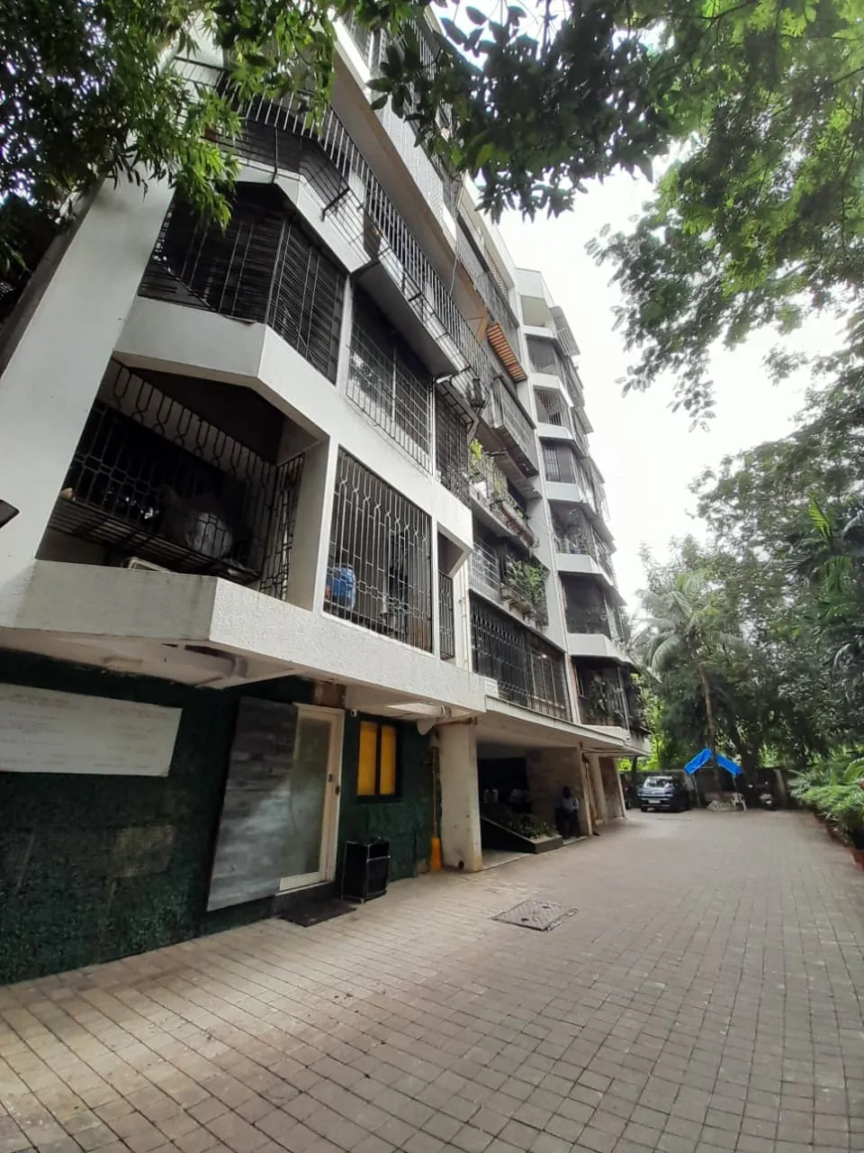 4 BHK Belscot Tower Chs, Andheri West — for Sale — photo 1