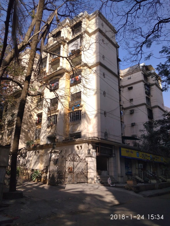 3 BHK Semi Furnished in RNA Classic , Santacruz West