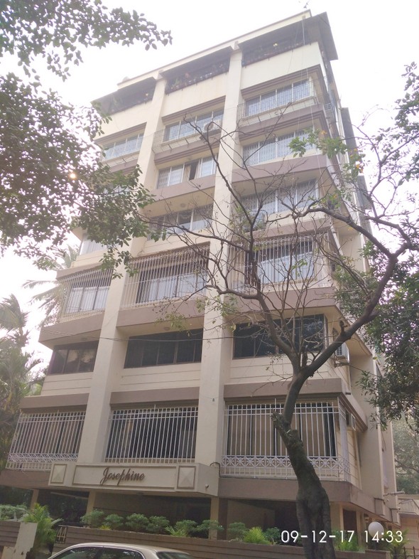 2 BHK Semi Furnished in Josephine , Bandra West