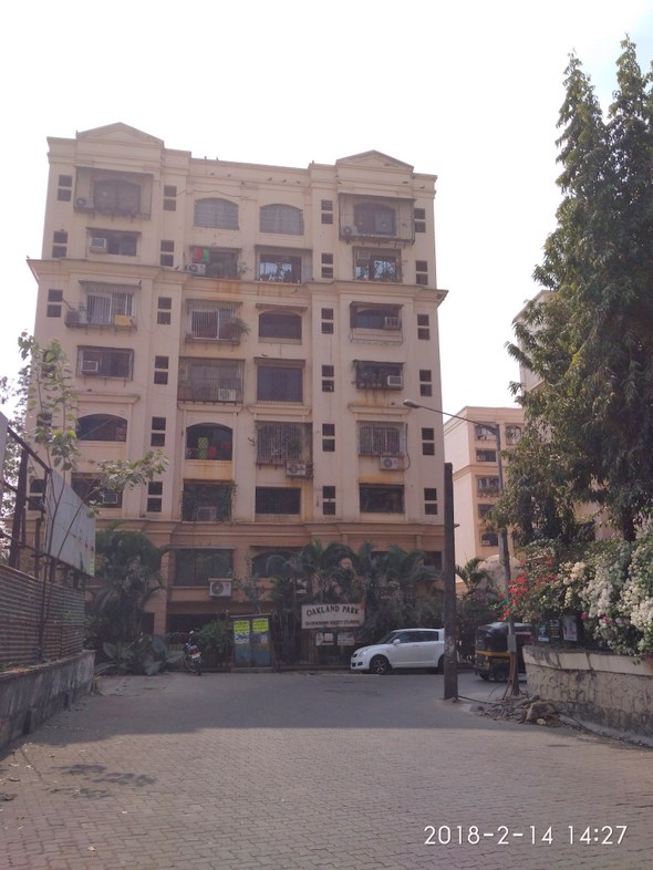 2 BHK Semi Furnished in Oakland Park , Andheri West