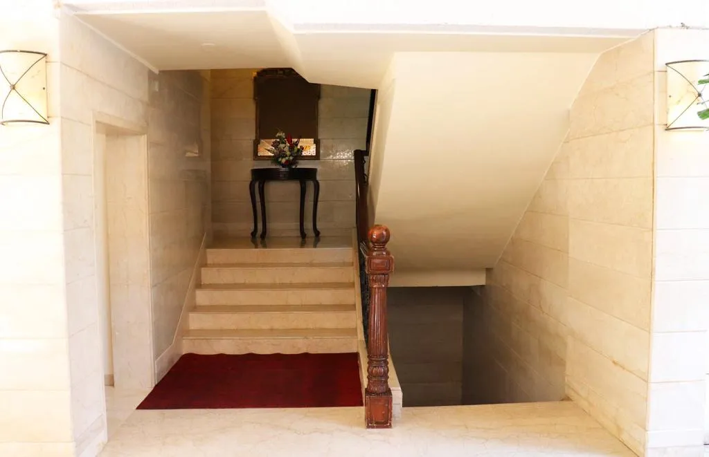 3 BHK Flats on Rent in The Point, Bandra West