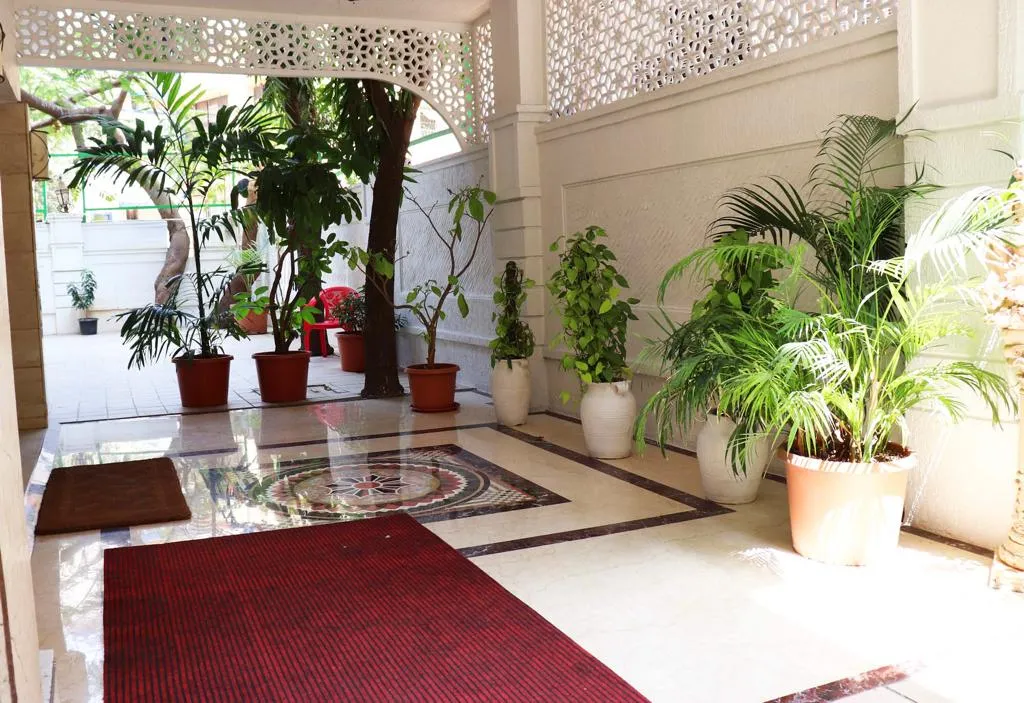 3 BHK Flats on Rent in The Point, Bandra West