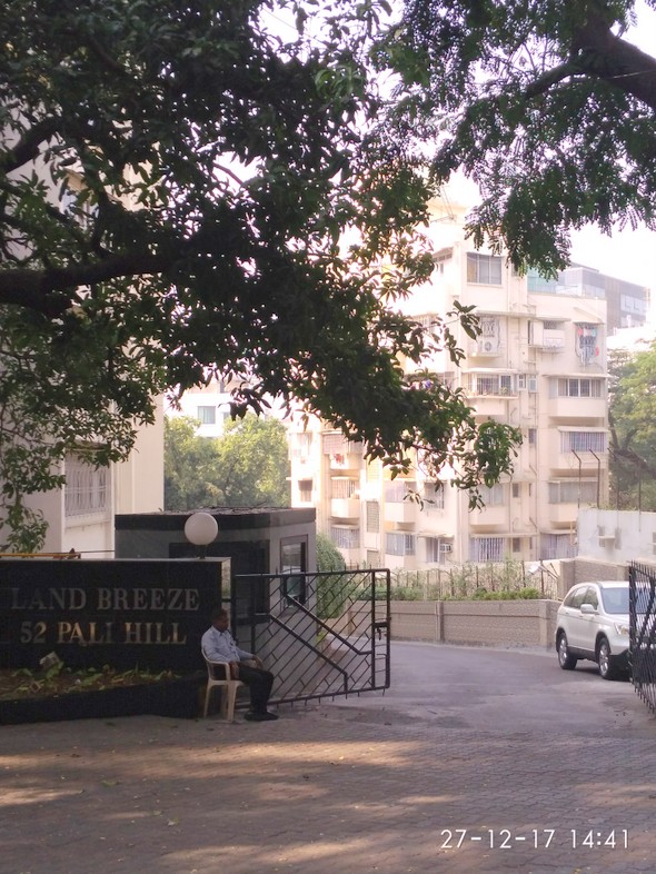 Land Breeze, Bandra West