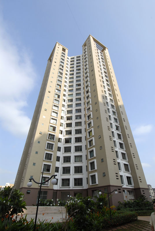2 BHK Semi Furnished in Oberoi Park View , Kandivali East