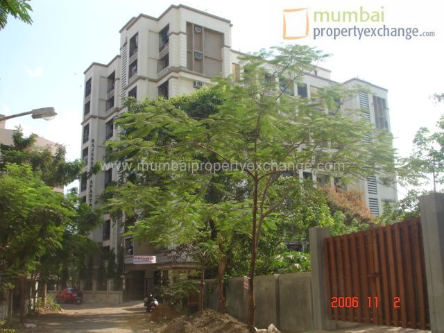 2 BHK Rajeshri Apartment, Kandivali West — for Sale