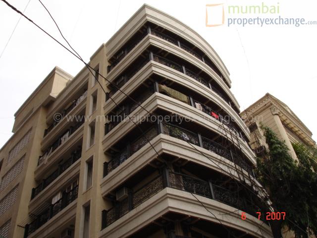 2 BHK Semi Furnished in Baycity Apartments , Khar West