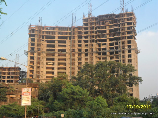 2 BHK Hiranandani Heritage Pristina, Kandivali West — for Sale