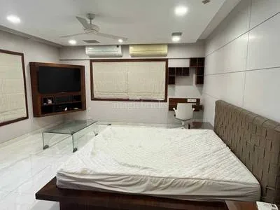 4 BHK Flats for Sale in Maker Tower, Walkeshwar