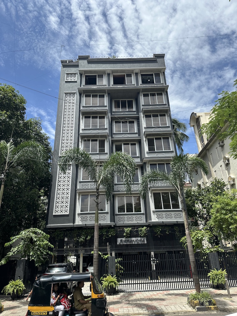 2 BHK Flat Renting in Bandra West - Guide