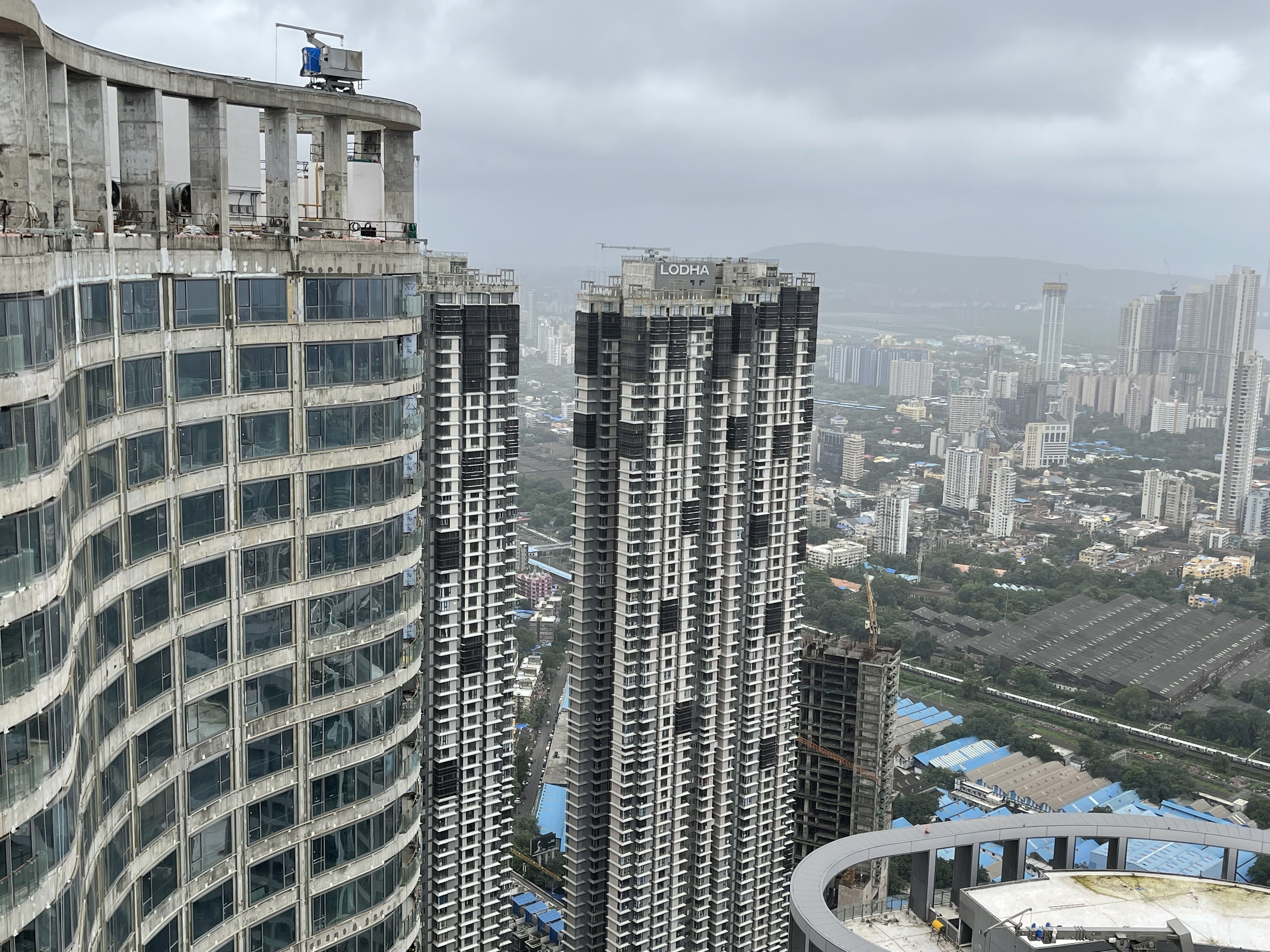 Why Bandra, Juhu, Worli, South Mumbai property prices in Premium segment similar?