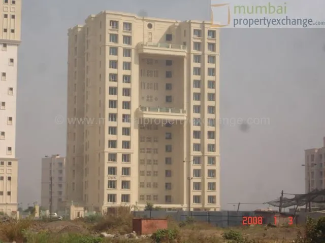 2 BHK Flats on Rent in Spenta, Marine Lines