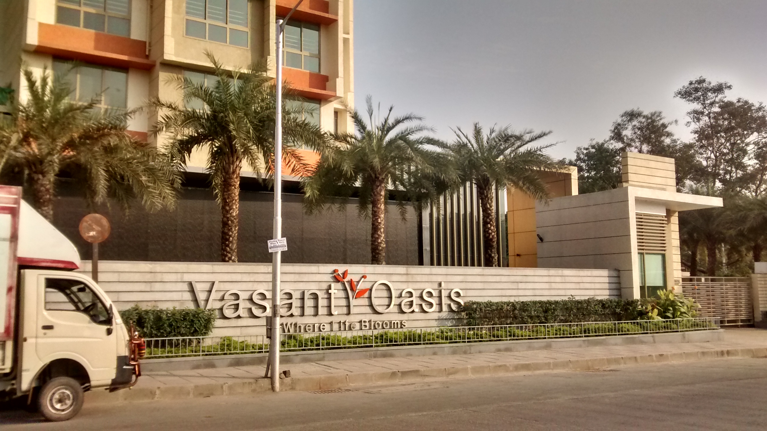 Sheth Vasant Oasis Danica Entrance