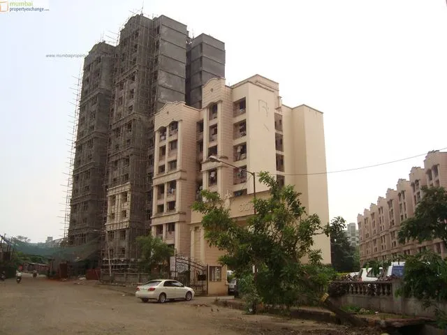 2 BHK Flats for Sale in Hyde Park, Thane West