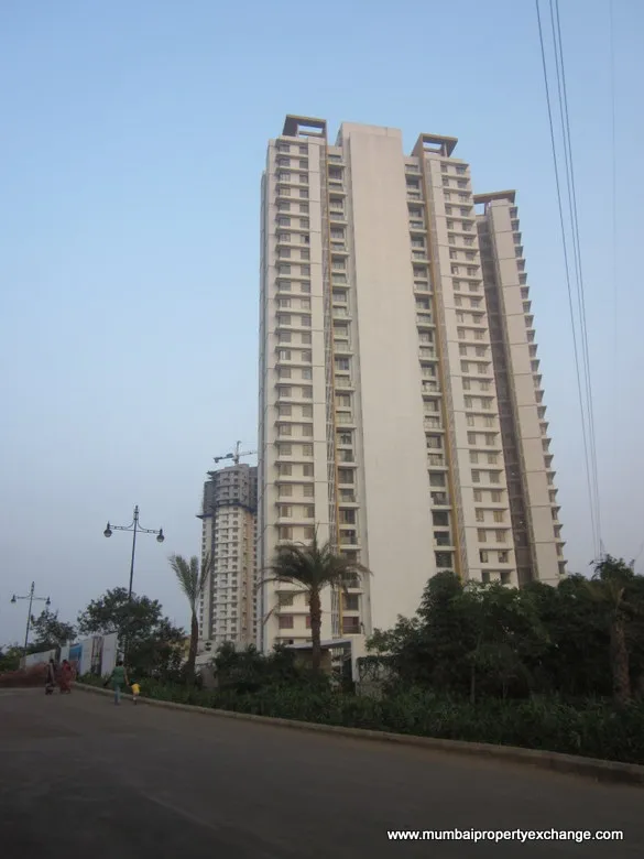 2 BHK Flats for Sale in Lodha Luxuria, Thane West