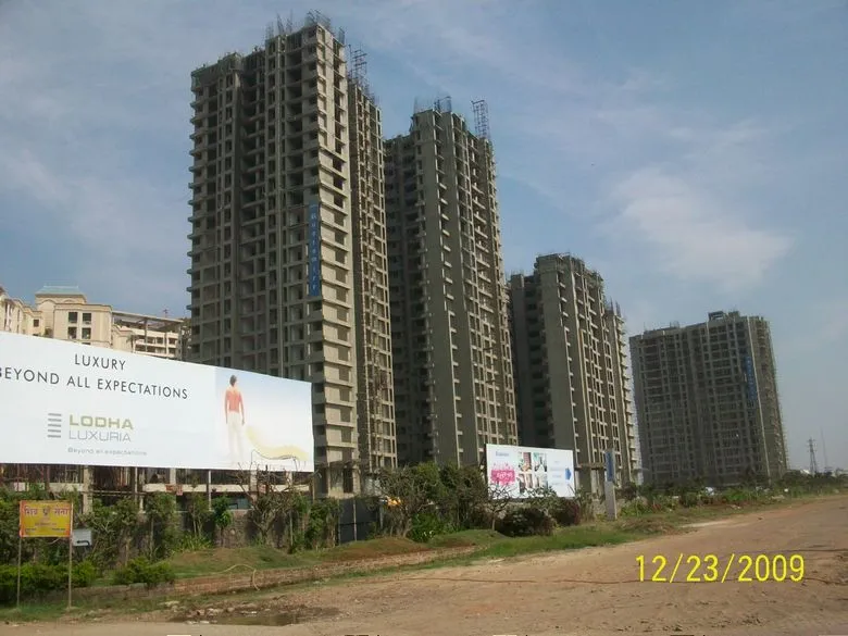 2 BHK Flats for Sale in Lodha Luxuria, Thane West