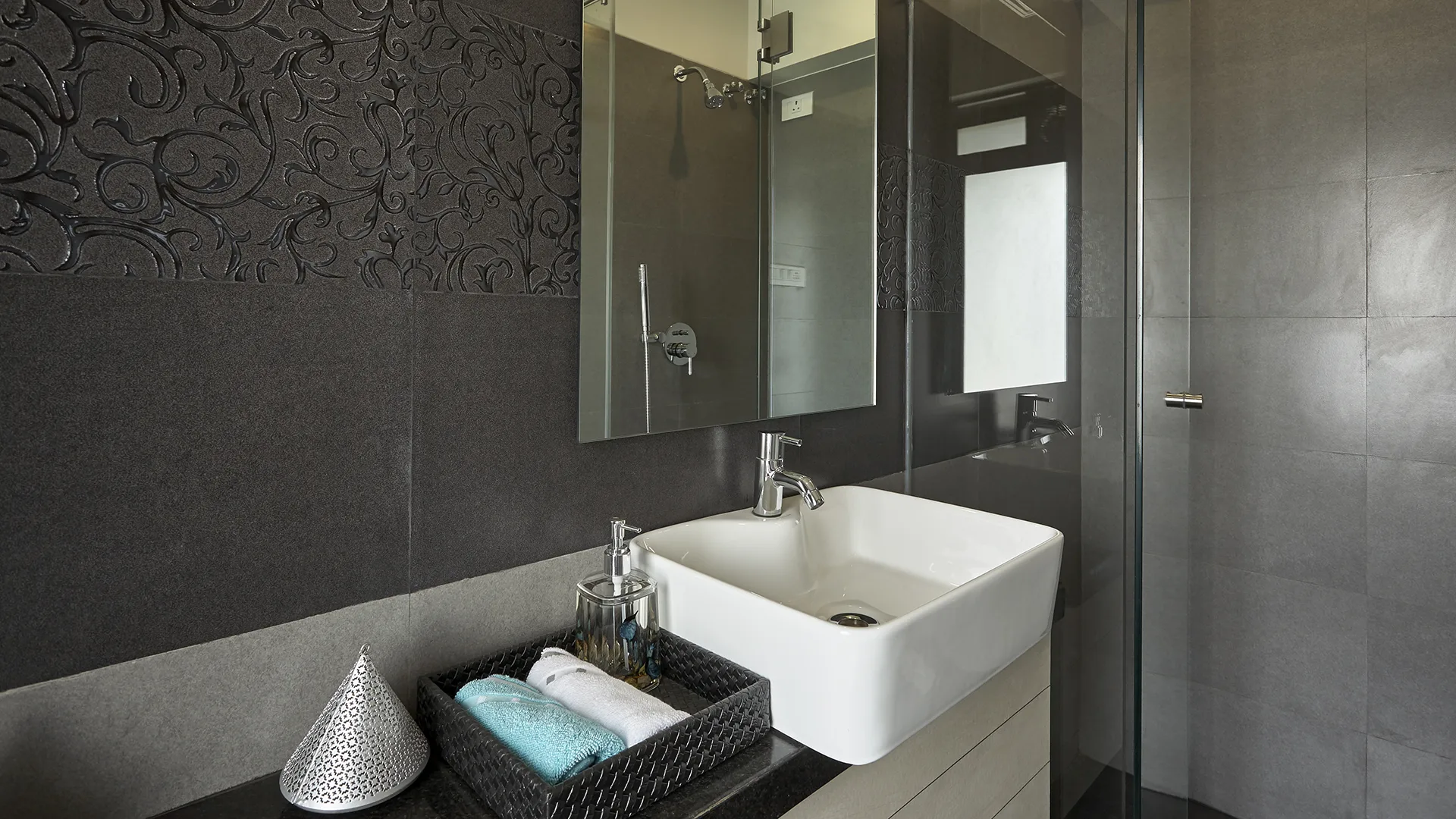 ACME Oasis Show Flat Image-4