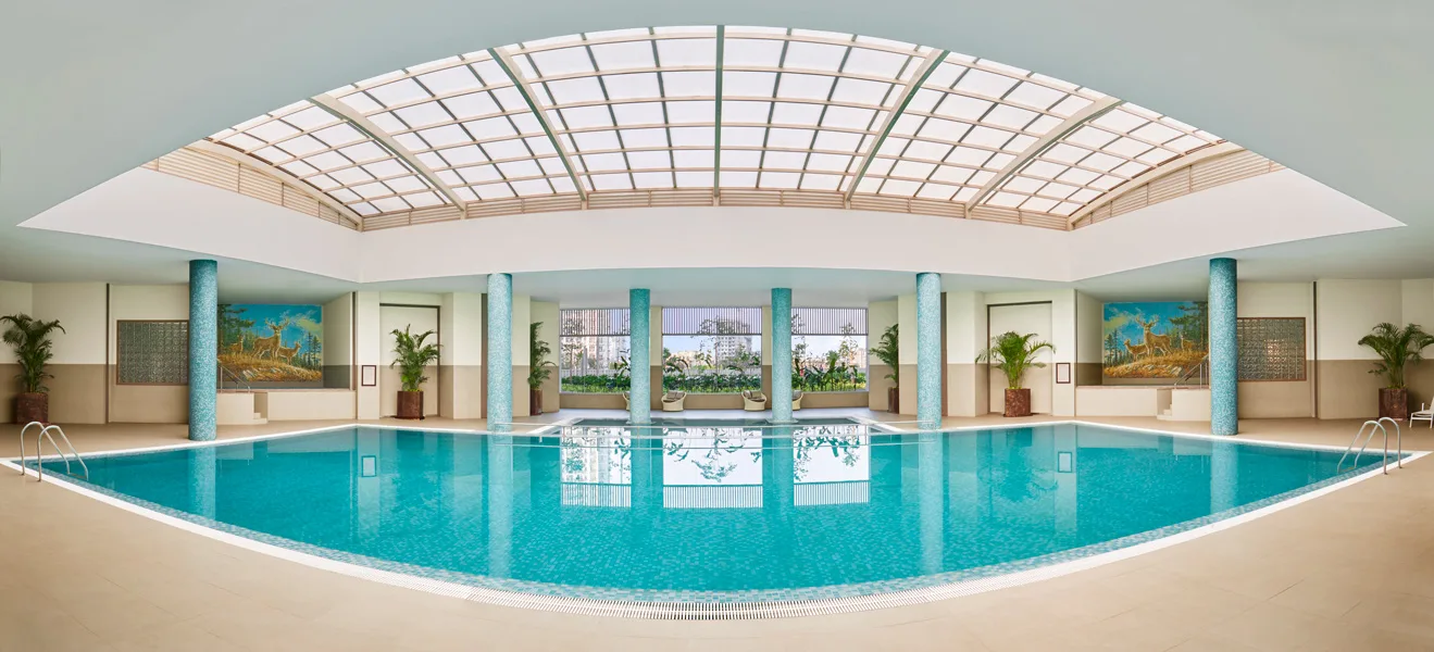 Ashford Royale Swimming Pool Image 2