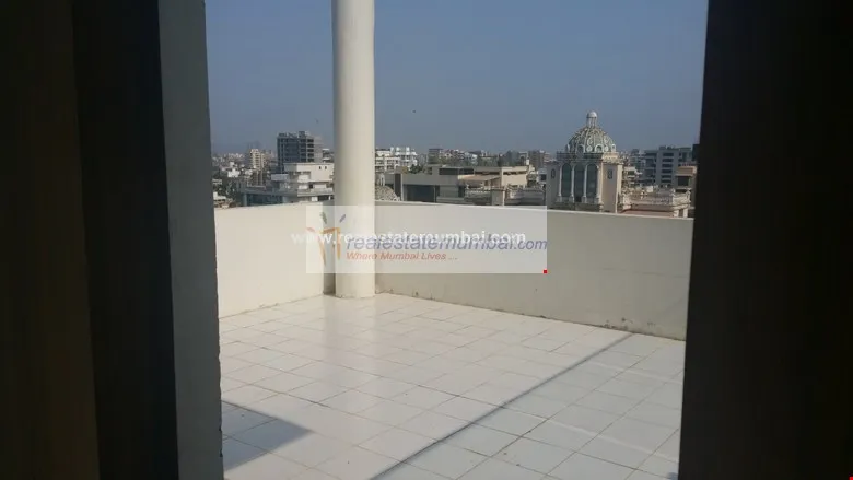 4 BHK Flats for Sale in Oberoi Priviera, Santacruz West