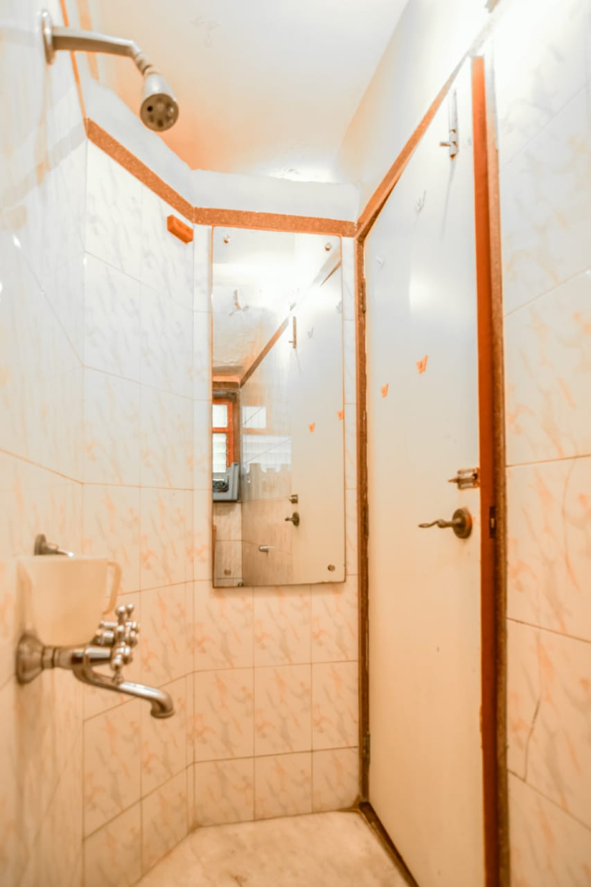 2 BHK Flats on Rent in Poornanand Building, Walkeshwar