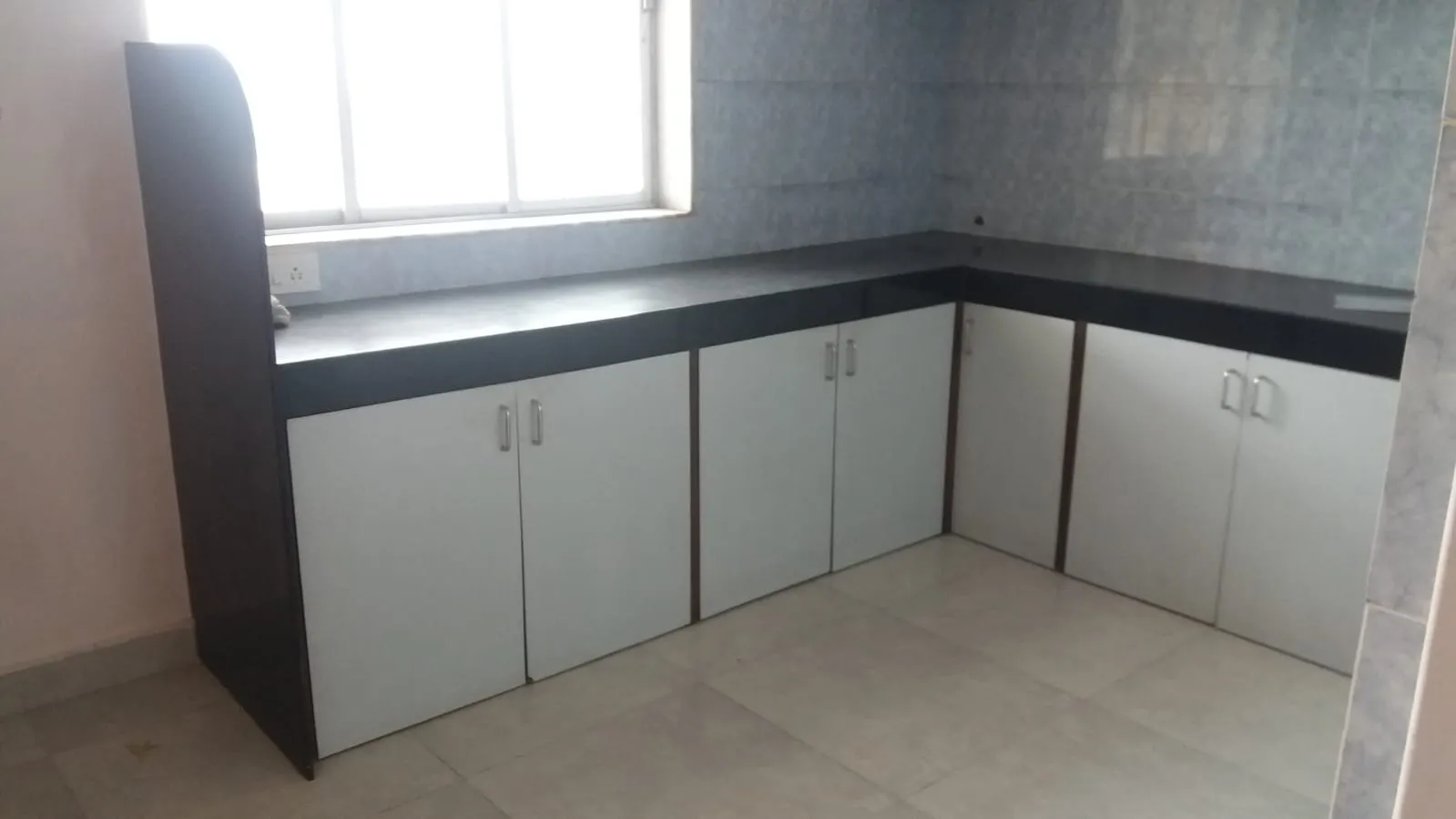 2 BHK Flats on Rent in Volkart House, Warden Road