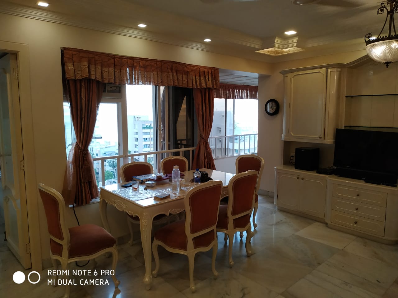 Dining1 - Silver Cascade, Bandra West