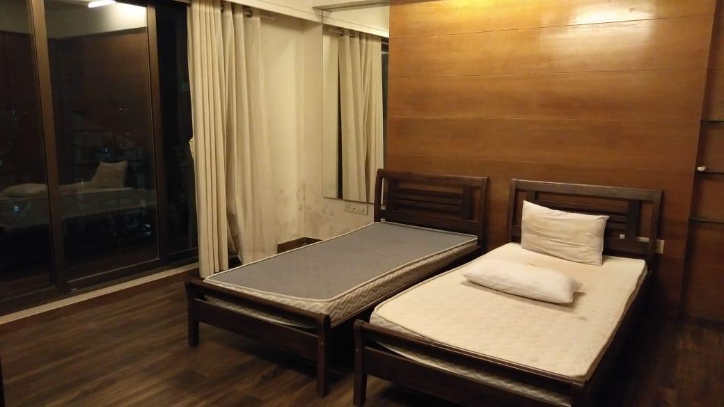 Master Bedroom - Hicons Classic, Khar West