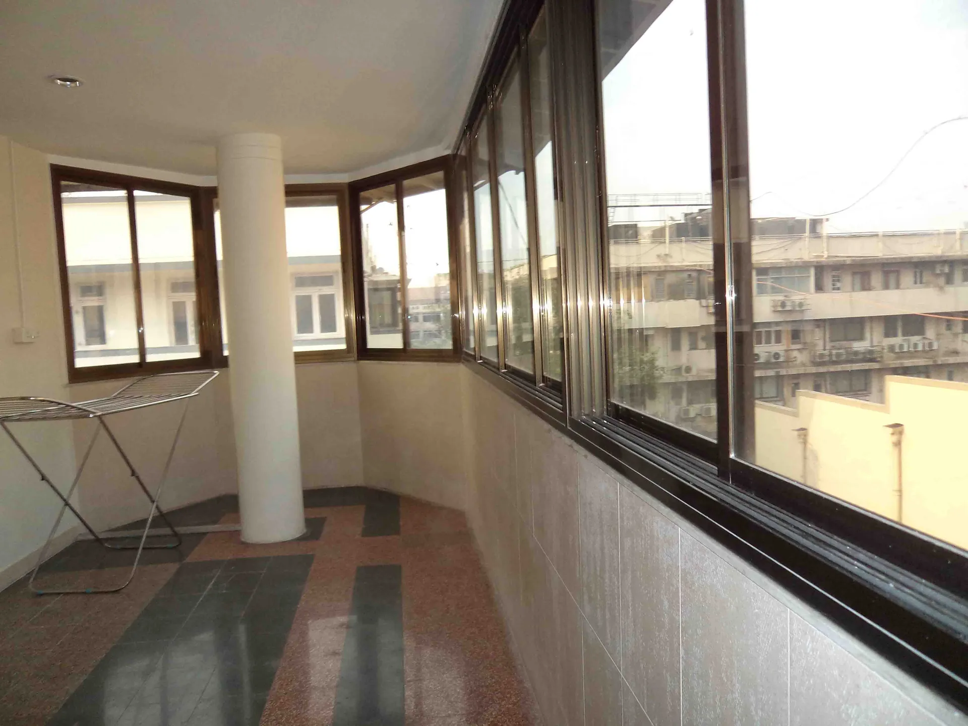 1 BHK Flats on Rent in Jorawar Bhavan, Marine Lines