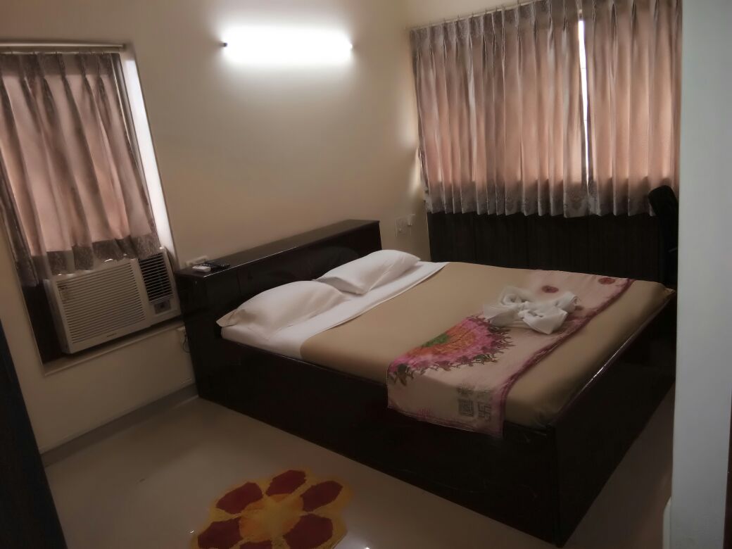 4 BHK Flats on Rent in Jasmine CHS, Bandra East