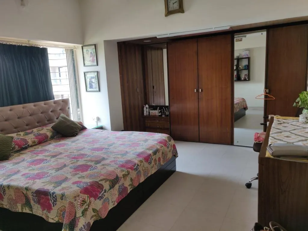 3 BHK Flats for Sale in Yasmin Villa, Bandra West