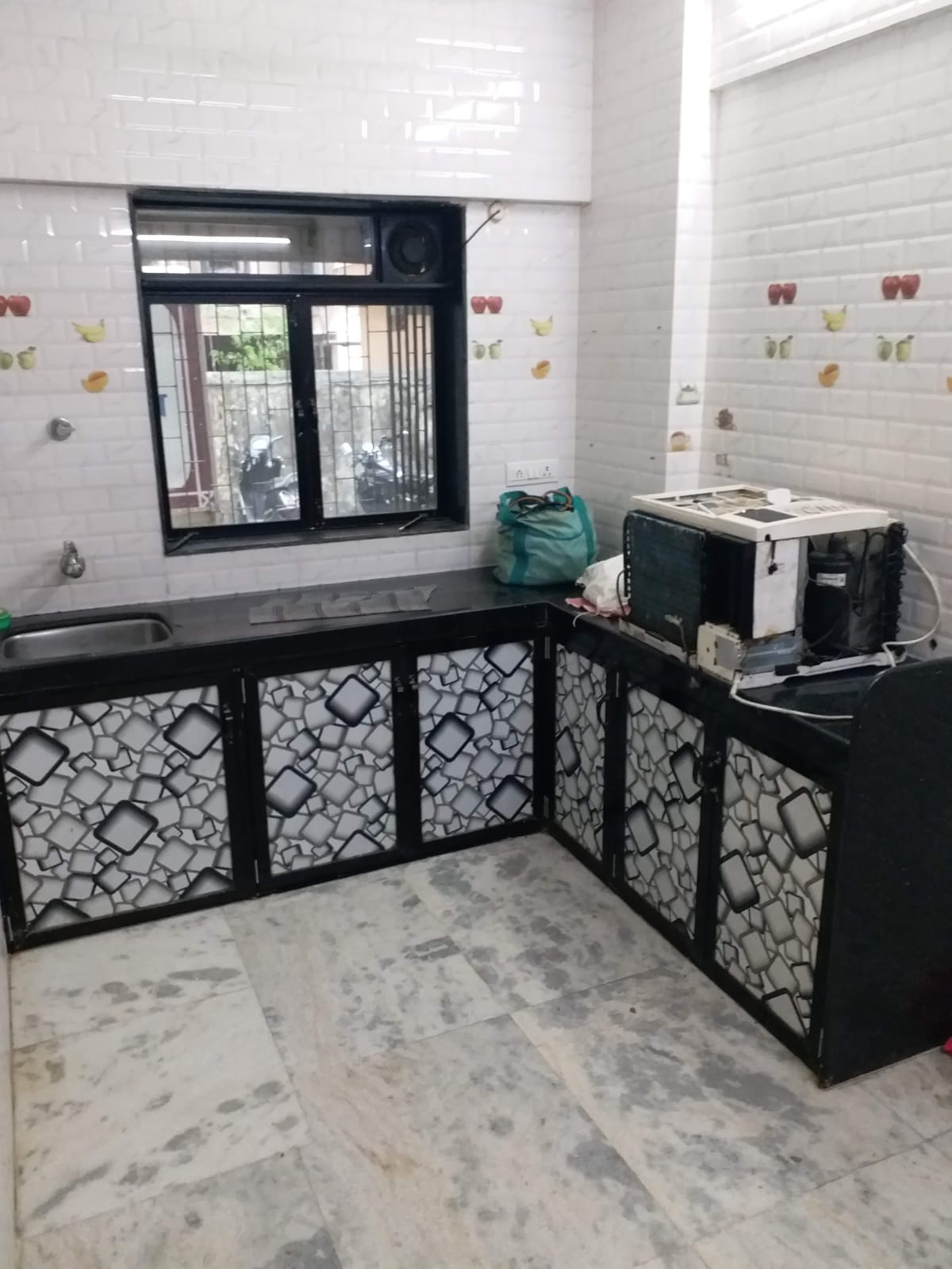 1 BHK Un Furnished in Girnar Society  , Santacruz West