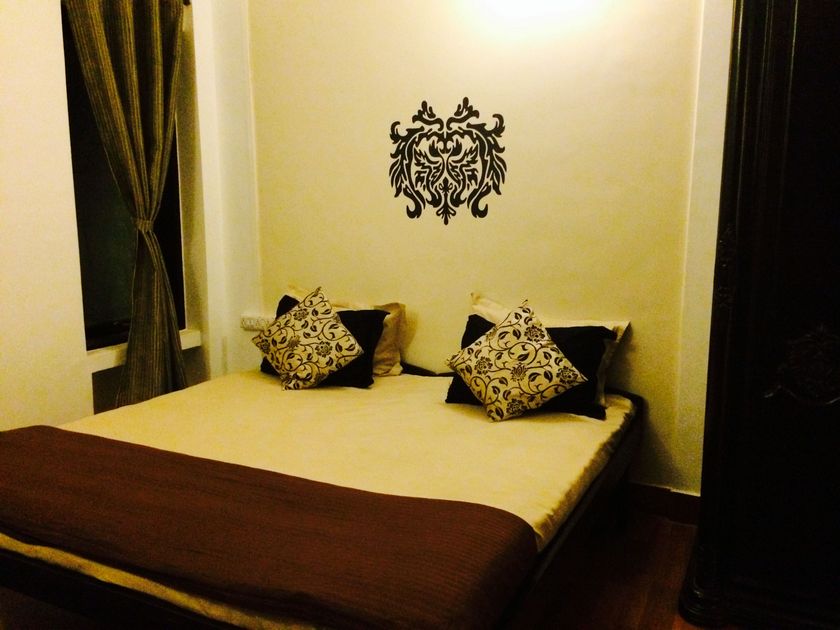 Bedroom 21 - Crescent, Bandra West